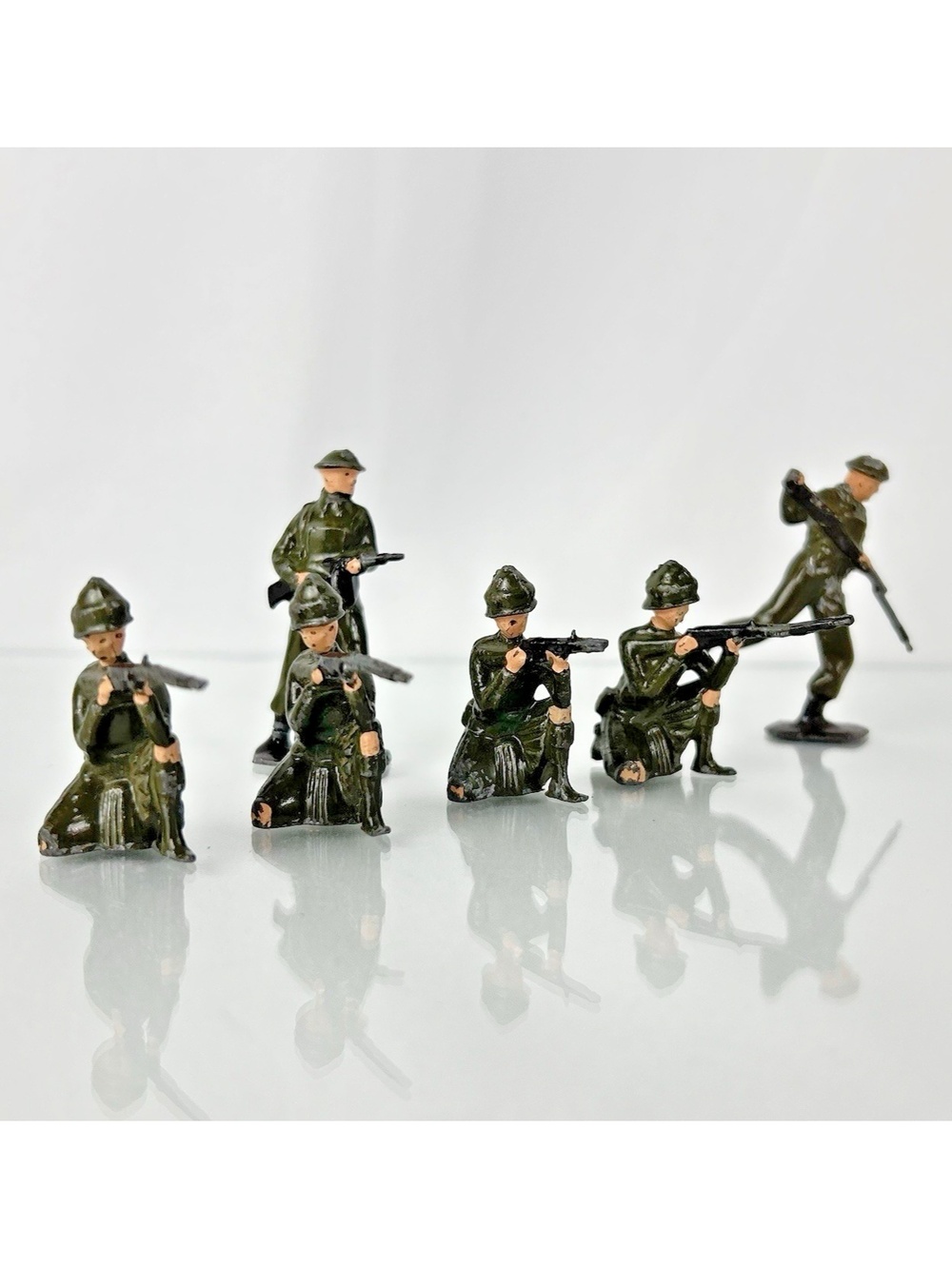 Vintage Britains Ltd Lot Metal WWII British Infantry (?) Green 1.5" to 2.25"